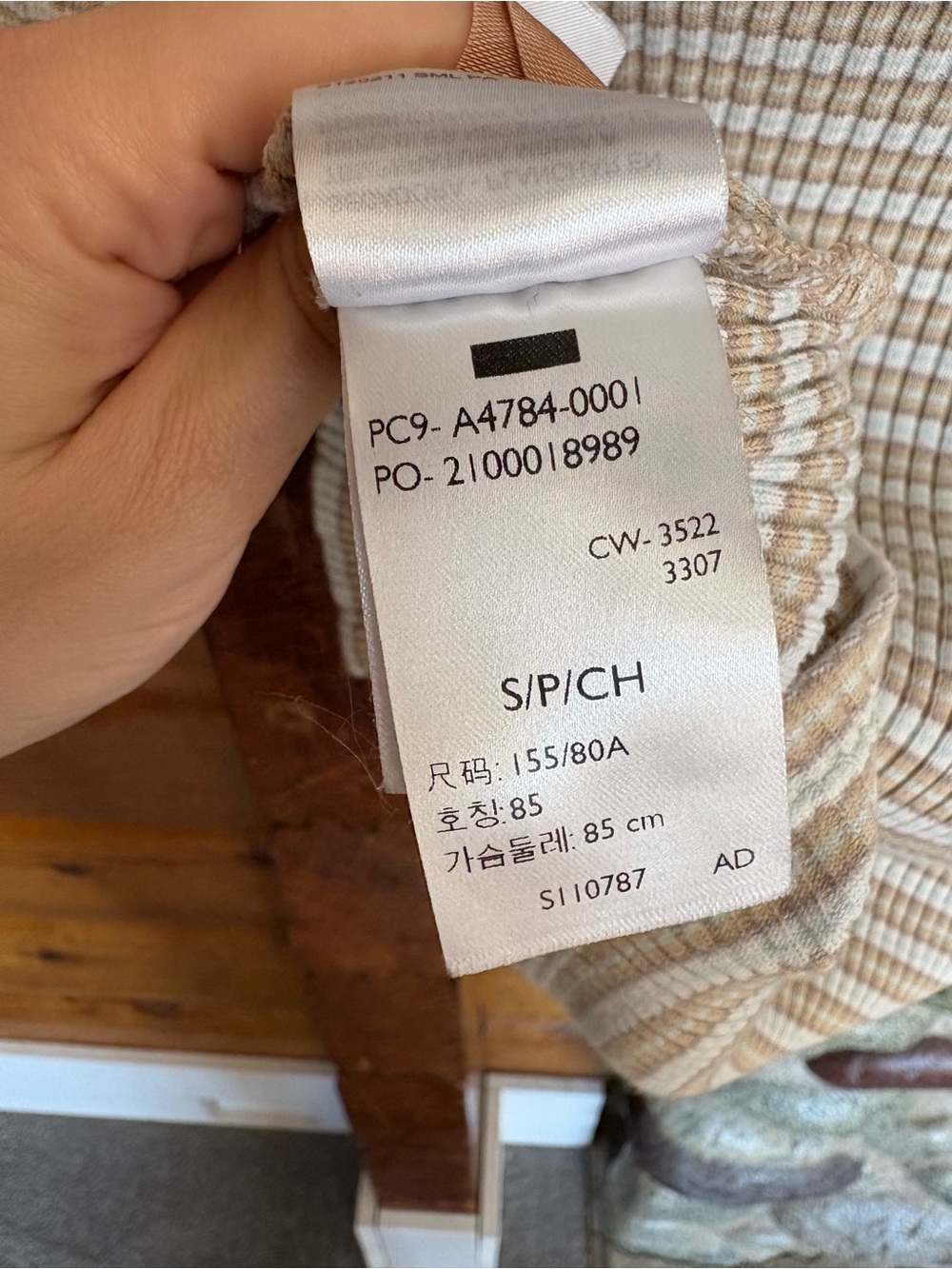 Levi’s Ribbed Snap Front Baby Tee Beige/Light Blue Stripe Size Small 90s inspo - Picture 9 of 9